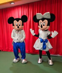 Minie e Mickey na ADP School