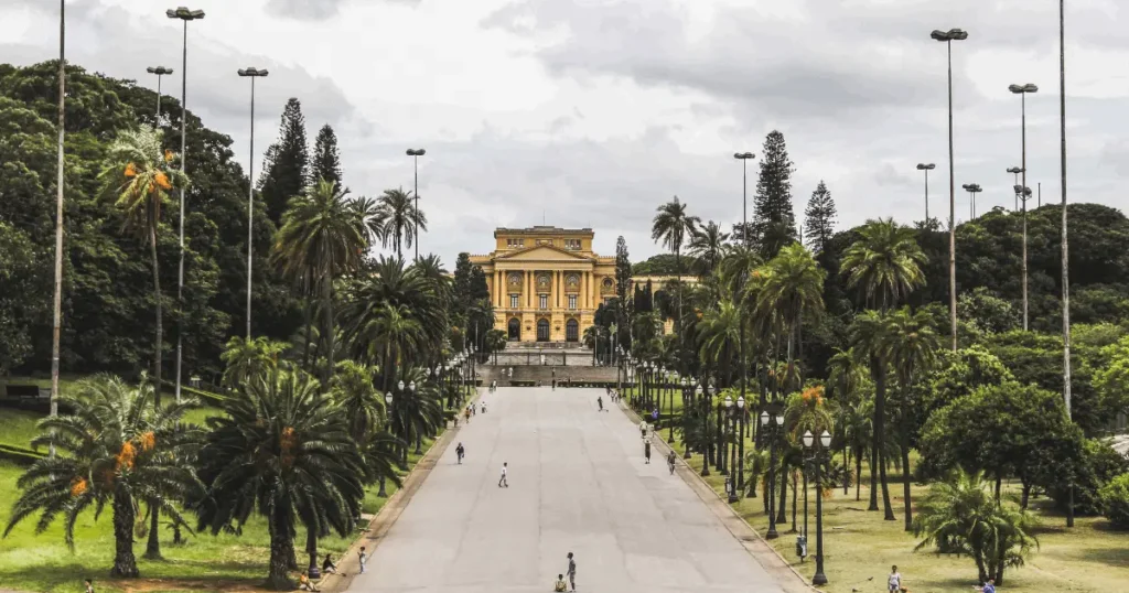 Parque_da_Independência_e_Museu_do_Ipiranga_ao_fundo